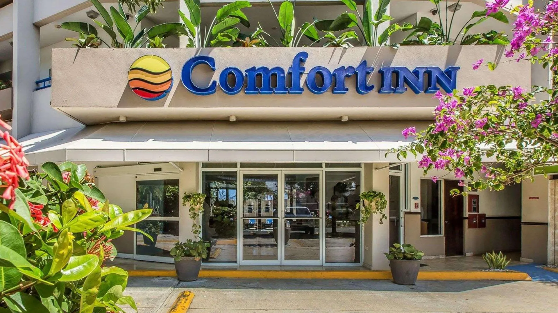 Comfort Inn & Suites Levittown Hotel